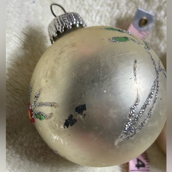 2 Vintage West German Green Gold Glitter Floral Painted Christmas Ornaments - Picture 4 of 7